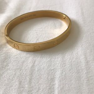 Gold tone bracelet